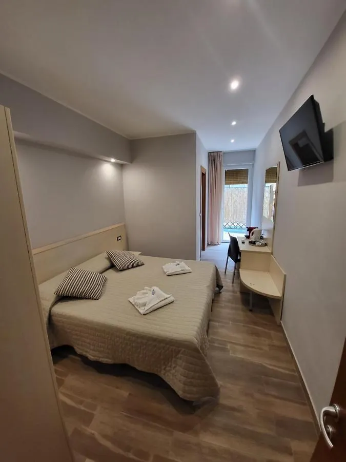 Hotel Garni Rosmari Бренцоне-суль-Гарда