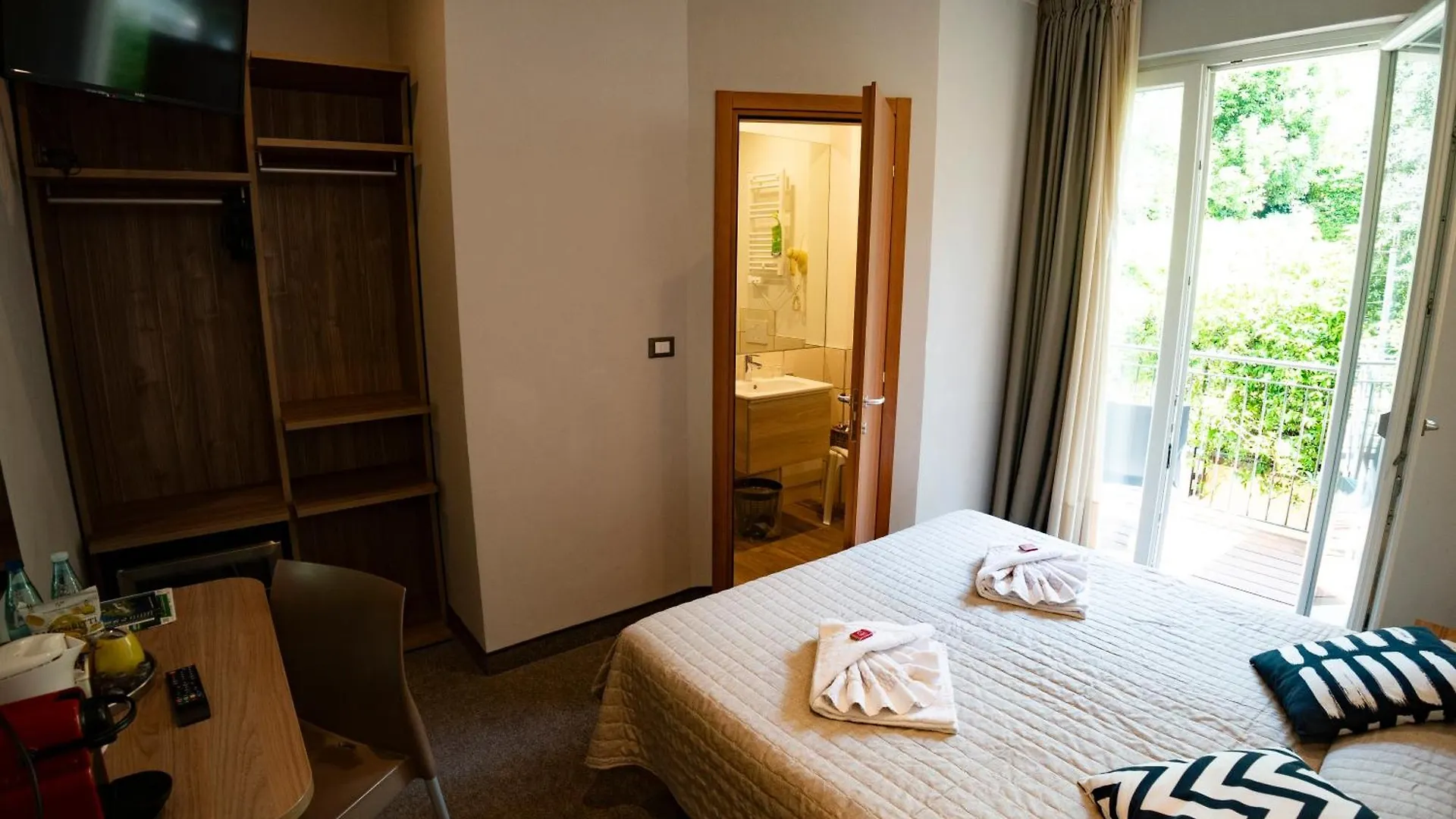Hotel Garni Rosmari Бренцоне-суль-Гарда
