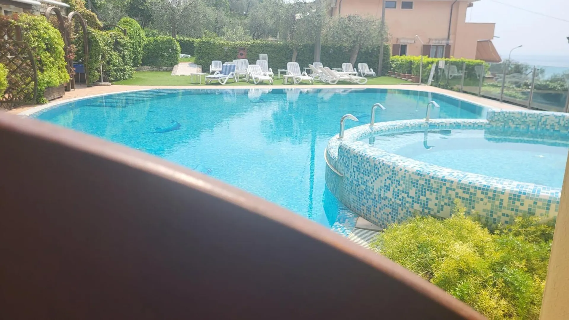 Hotel Garni Rosmari Бренцоне-суль-Гарда
