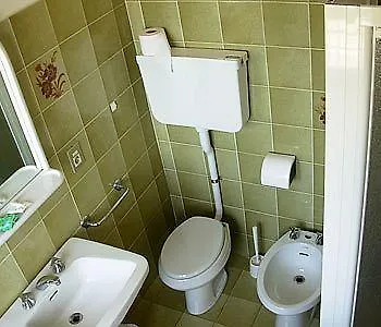 Hotel Garni Rosmari Бренцоне-суль-Гарда 2*,