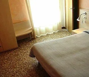 Hotel Garni Rosmari Бренцоне-суль-Гарда