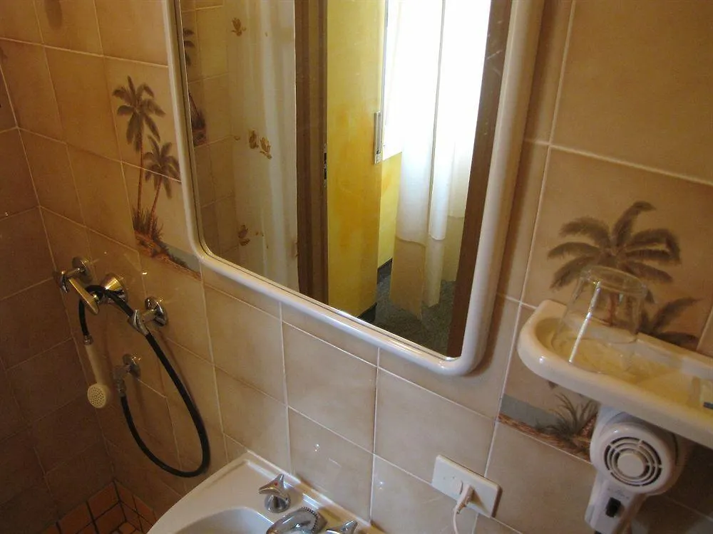 **  Hotel Garni Rosmari Brenzone sul Garda Italië
